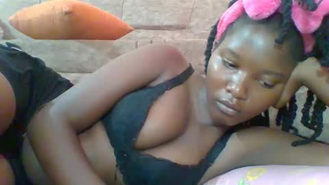 Snapshot of hotbabbee chatting on 03-06-25, 09:25 love online show from 03-06-25, 09:25
