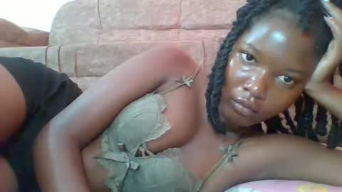 Snapshot of hotbabbee chatting on 03-10-25, 05:54 love online show from 03-10-25, 05:54