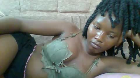 Snapshot of hotbabbee chatting on 03-10-25, 10:24 love online show from 03-10-25, 10:24