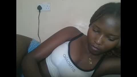 Snapshot of hotbabbee chatting on 09-17-25, 06:04 love online show from 09-17-25, 06:04