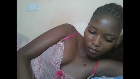 Snapshot of hotbabbee chatting on 10-06-25, 06:00 love online show from 10-06-25, 06:00