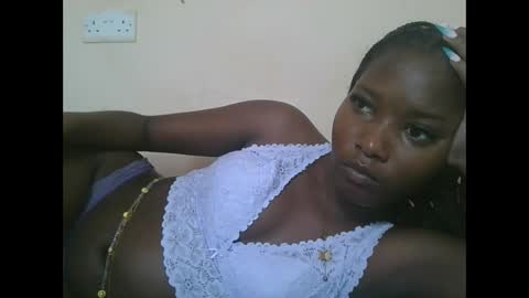 Snapshot of hotbabbee chatting on 10-10-25, 08:35 love online show from 10-10-25, 08:35