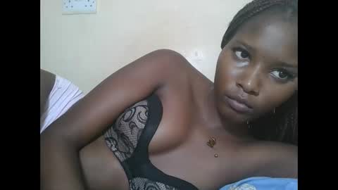 Snapshot of hotbabbee chatting on 10-12-25, 06:40 love online show from 10-12-25, 06:40