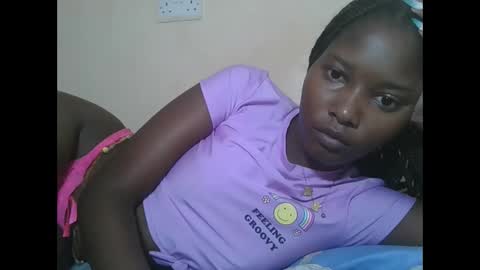 Snapshot of hotbabbee chatting on 10-13-25, 08:14 love online show from 10-13-25, 08:14