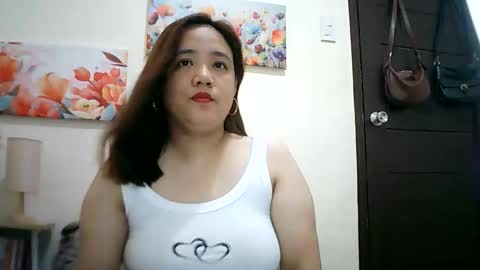 Snapshot of hotbabymomma chatting on 11-24-25, 12:32 Lynn online show from 11-24-25, 12:32