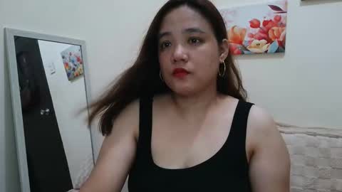 Snapshot of hotbabymomma chatting on 12-15-25, 05:55 Lynn online show from 12-15-25, 05:55