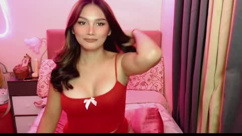 Snapshot of hotbunny_12 chatting on 04-15-26, 10:22 Kylie online show from 04-15-26, 10:22