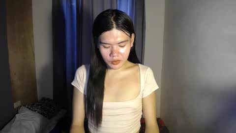 Snapshot of hotbunnyrainx chatting on 10-16-25, 02:56 rain online show from 10-16-25, 02:56