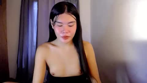 Snapshot of hotbunnyrainx chatting on 10-28-25, 02:15 rain online show from 10-28-25, 02:15