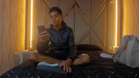 hotcouple_222 online show from 11-24-25, 07:41