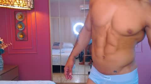 Snapshot of hotcrew_ chatting on 06-02-26, 08:11 Hussain aaron and Ekko online show from 06-02-26, 08:11