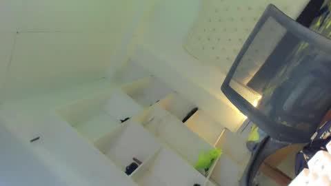 Snapshot of hotfalling_angel1 chatting on 02-12-25, 06:40 Angel online show from 02-12-25, 06:40