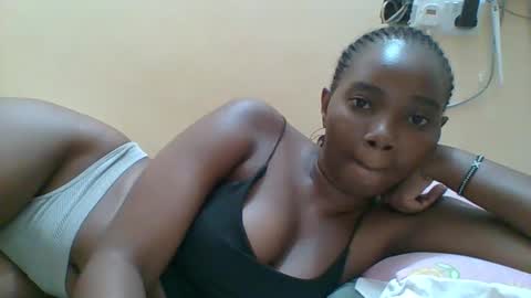 Queen online show from 11-24-25, 05:23