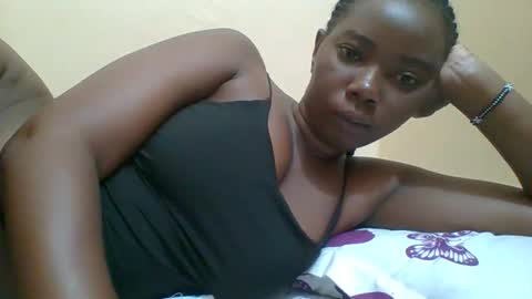Snapshot of hotgodees chatting on 05-10-26, 06:40 Queen online show from 05-10-26, 06:40