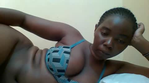 Snapshot of hotgodees chatting on 05-11-26, 07:14 Queen online show from 05-11-26, 07:14