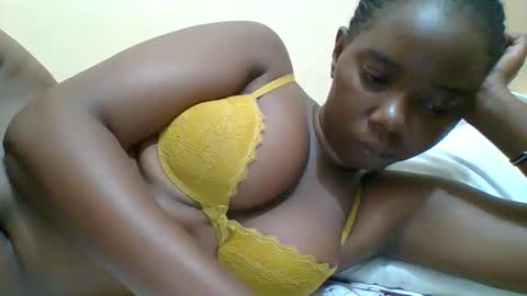 Snapshot of hotgodees chatting on 05-11-26, 04:04 Queen online show from 05-11-26, 04:04