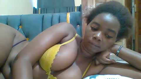 Snapshot of hotgodees chatting on 05-28-26, 02:25 Queen online show from 05-28-26, 02:25