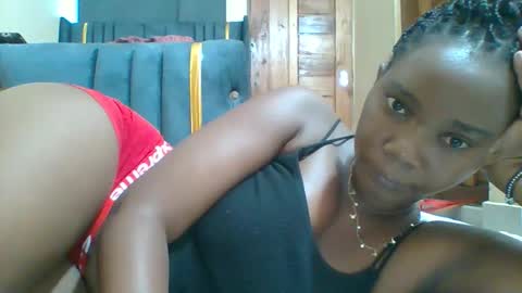 Snapshot of hotgodees chatting on 06-09-26, 02:17 Queen online show from 06-09-26, 02:17