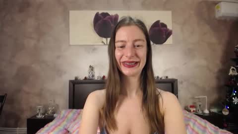 Snapshot of hotilia18 chatting on 12-13-25, 07:53 Lia online show from 12-13-25, 07:53