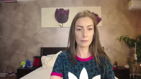 Snapshot of hotilia18 chatting on 05-24-26, 07:52 Lia online show from 05-24-26, 07:52