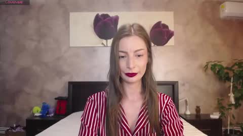 Snapshot of hotilia18 chatting on 05-27-26, 07:55 Lia online show from 05-27-26, 07:55