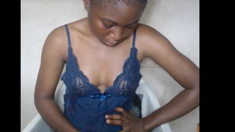 hotjessie0 online show from 11-04-25, 05:28