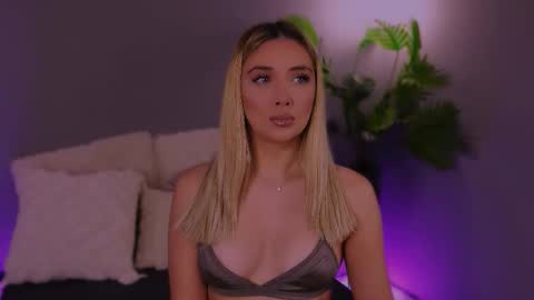 Snapshot of hotjessxx chatting on 11-27-25, 04:36 Maria online show from 11-27-25, 04:36