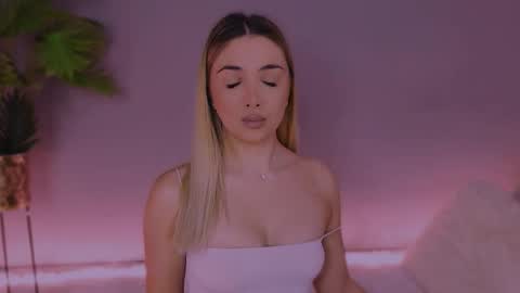 Snapshot of hotjessxx chatting on 01-07-26, 08:06 Maria online show from 01-07-26, 08:06