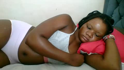 Snapshot of hotjeylee chatting on 06-24-26, 07:18 LOYCE online show from 06-24-26, 07:18