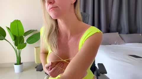 Kate  stream  1200 pm -800 pm UTC 7 online show from 11-29-25, 06:38