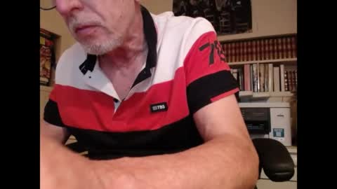 Snapshot of hotlux_54 chatting on 08-04-26, 09:17 hotlux_54 online show from 08-04-26, 09:17