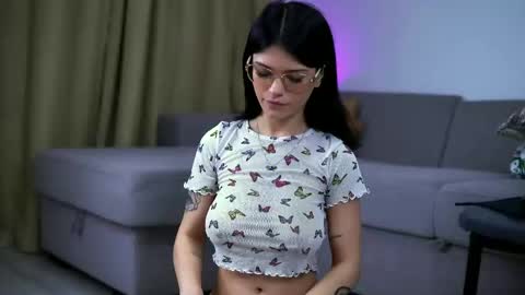 Snapshot of hotmollyx chatting on 06-05-26, 02:51 Molly online show from 06-05-26, 02:51