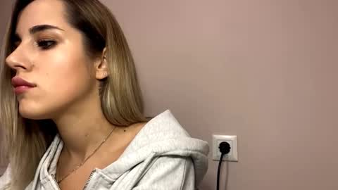 Snapshot of hotmusex chatting on 10-20-25, 09:43 hotmusex online show from 10-20-25, 09:43