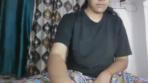 Snapshot of hotnsweetindian chatting on 11-02-25, 05:15 lola online show from 11-02-25, 05:15