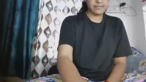 Snapshot of hotnsweetindian chatting on 12-17-25, 07:25 lola online show from 12-17-25, 07:25