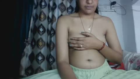 Snapshot of hotnsweetindian chatting on 03-12-26, 12:33 lola online show from 03-12-26, 12:33