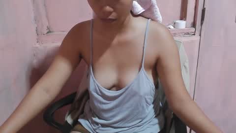 hotpink4u04 online show from 01-11-25, 09:15