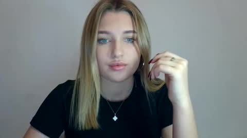 Snapshot of hotstellax chatting on 10-26-25, 09:31 Stella online show from 10-26-25, 09:31