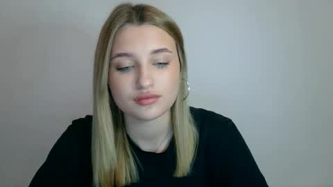 Snapshot of hotstellax chatting on 10-27-25, 10:47 Stella online show from 10-27-25, 10:47