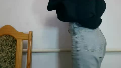 Snapshot of hotstellax chatting on 10-28-25, 06:21 Stella online show from 10-28-25, 06:21