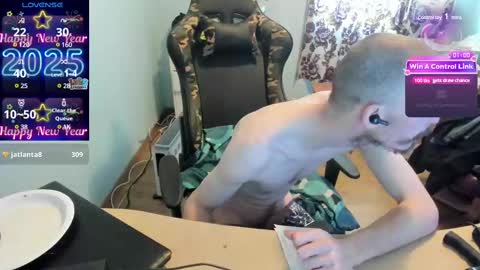 hot online show from 03-08-25, 03:35