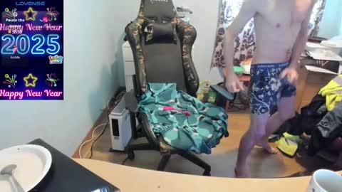 hot online show from 03-09-25, 04:44