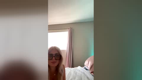 hott7malibu online show from 04-10-26, 07:40