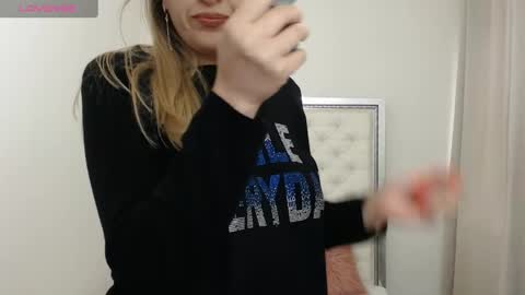 Snapshot of hott_eryka chatting on 01-15-25, 10:49 Eryka online show from 01-15-25, 10:49