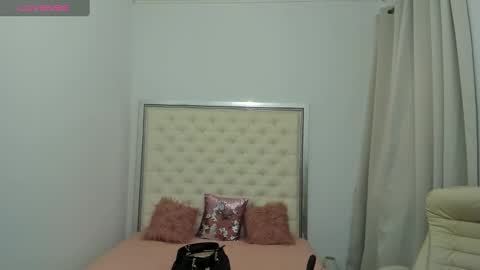 Snapshot of hott_eryka chatting on 09-19-25, 10:38 Eryka online show from 09-19-25, 10:38