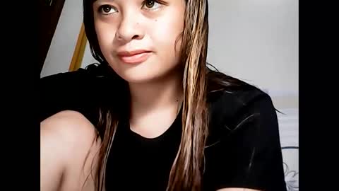 Snapshot of hottie_asianbabe chatting on 03-06-25, 12:10 Leen online show from 03-06-25, 12:10