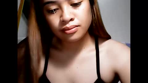 Snapshot of hottie_asianbabe chatting on 03-07-25, 12:04 Leen online show from 03-07-25, 12:04