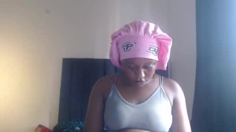 Snapshot of hottie_ebonie chatting on 07-05-26, 10:22 Ella online show from 07-05-26, 10:22