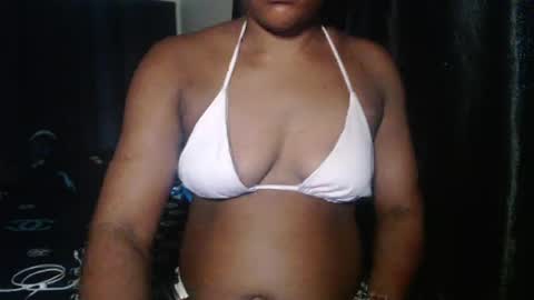 Snapshot of hottie_ebonie chatting on 07-16-26, 09:15 Ella online show from 07-16-26, 09:15