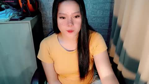 Snapshot of hottie_pinay16 chatting on 03-09-26, 10:30 April online show from 03-09-26, 10:30